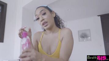Step Sis "I put my controller on my pussy and it made me horny" S18:E10